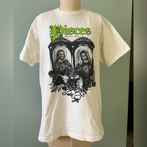 Feels So Good Pisces Kurt Cobain and Rihanna ivory tee T-shirt women’s M